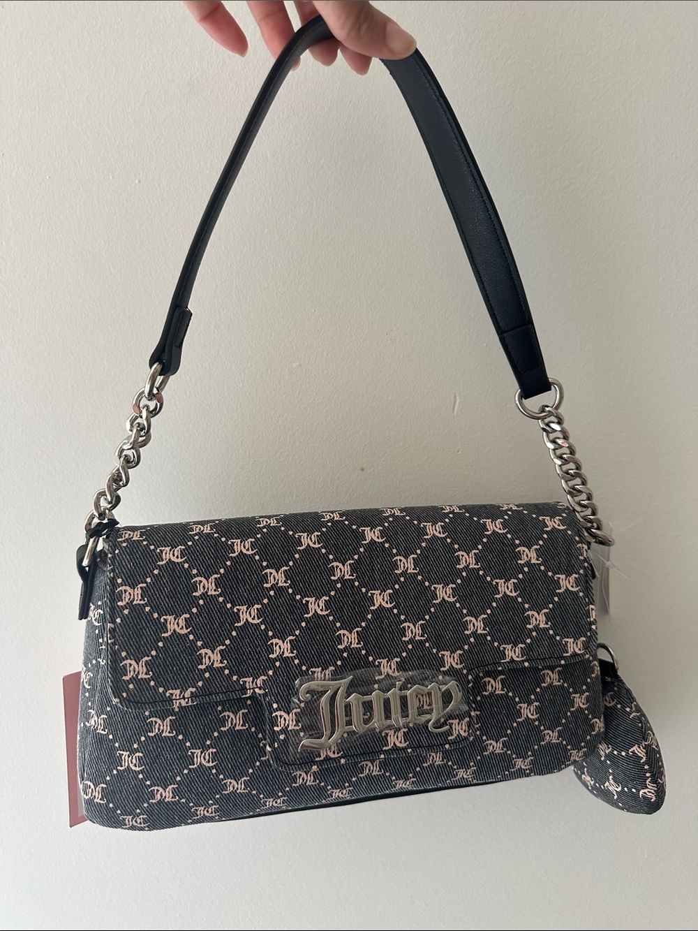 New Juicy Couture “she’s the moment”flap shoulder bag Liquorice/Pink
